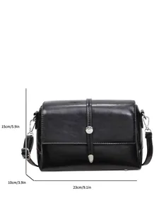 Sac à main minimaliste en similicuir noir avec boucle argentée et bandoulière réglable