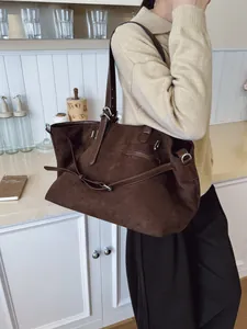 Grand sac cabas en daim marron foncé pour femme, sac à épaule élégant pour le bureau