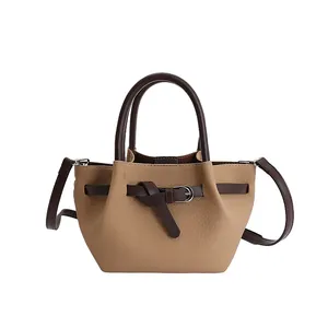 Khaki und braune Eimertasche mit Lychee-Muster, Riemenschnalle und Tragegriff