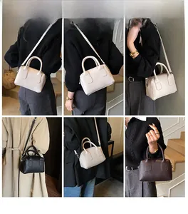 Détails du sac Boston à texture litchi porté en trois couleurs classiques élégantes