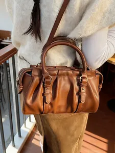 Vintage Tragetasche in Karamellbraun mit Falten-Design und verstellbarem Riemen