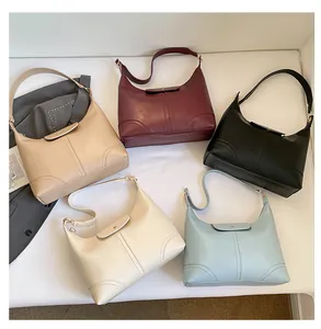 Flat lay of colorful minimalist tote bags in beige, burgundy, and blue with premium hardware