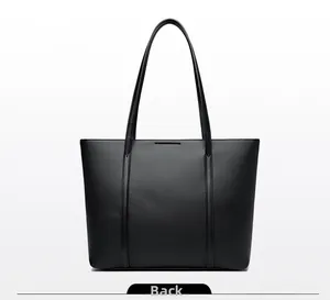 Vue arrière du grand sac cabas noir en cuir grainé avec texture litchi et bandoulière