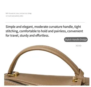Détail du sac à main en cuir camel avec coutures précises et boucles en métal doré brillant