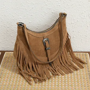 Sac bandoulière rétro en daim marron avec franges bohèmes et boucle métallique
