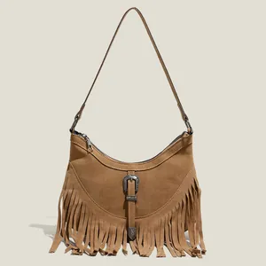 Sac bandoulière rétro en daim marron avec de longues franges et boucle en métal