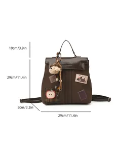 Sac à dos femme en toile marron avec rabat en cuir et pendentif ours décoratif