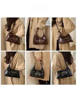 Vues détaillées du sac baguette vintage en cuir poli avec boucle en métal doré