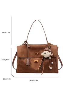 Bolso tote vintage marrón de 34x22x12cm con cierre de metal y colgante de perrito de peluche