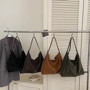 Grandi borse tote minimaliste in quattro colori con finitura opaca per stile pendolare
