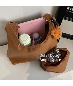 Braunes Set aus mattem Leder mit Innenraum für Tablet, Wasserflasche und kleine Tasche