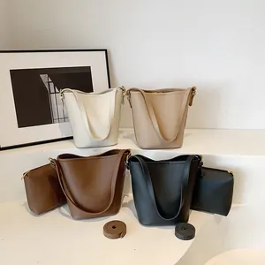 Sac seau polyvalent avec pochette assortie en couleurs crème, kaki, marron et noir