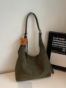 Dames Vintage Fluweel Tote Tas Grote Capaciteit Minimalistische Hobo Schoudertas Met Pluche Beer Hanger En Gestreept Lint Voor Dagelijks Gebruik