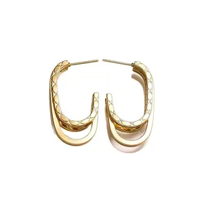 Minimalistische doppelte C-Ring Ohrstecker mit Steppmuster und 18K Gold-Beschichtung