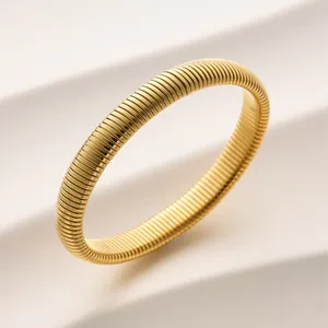 Bracciale elastico a spirale Tubogas placcato oro 18K con finitura metallica lucida