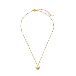 18k vergoldete Edelstahl-Herzkette mit Love-Gravur an einer feinen Gliederkette