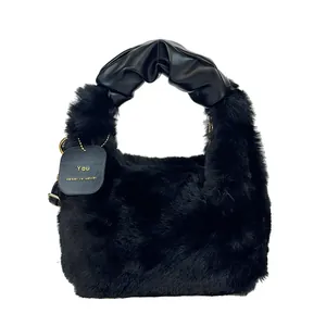 Premium Handtasche aus schwarzem Kunstpelz mit wolkenförmigem Falten-PU-Ledergriff