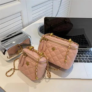 Dames Gewatteerde Ketting Schoudertas Elegant PU Leer Box Cosmetische Tas Bloem Decor Crossbody Handtas Mode Vanity Case
