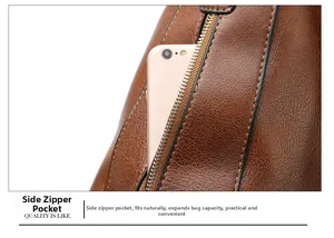 Makro-Detail der seitlichen Reißverschlusstasche an einer braunen Leder-Handtasche