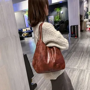 Bolso tote retro de cuero marrón de gran capacidad con correa de hombro para mujer