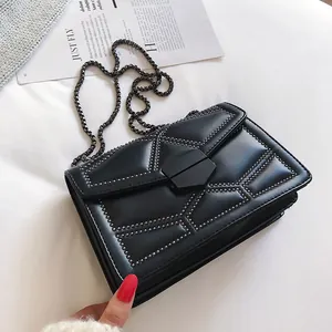 Sac Bandoulière Chaîne à Rivets Mode Femme Similicuir Matelassé Géométrique Sac Carré pour Fête Quotidienne