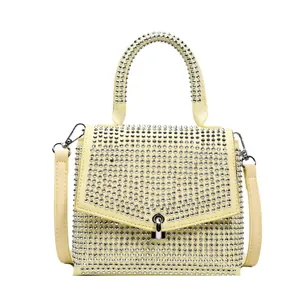 Elegante gelbe Mini-Quadrat-Handtasche mit funkelnden Silber-Strasssteinen und Metallschnalle