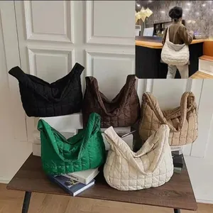 Sac bandoulière matelassé style nuage en cinq couleurs pour un usage quotidien