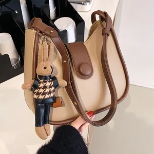 Dames Kleurblok Hobo Schoudertas Vintage PU Leer Okseltas Met Afneembare Gebreide Konijnenhanger Verstelbare Riem