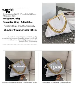 Detailansicht weiße gesteppte Handtasche mit Goldkette und Maßen 27x23x9cm