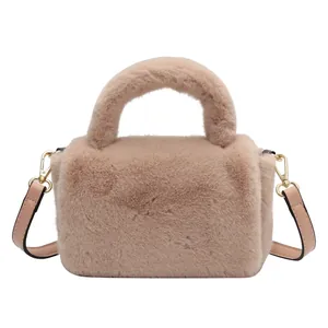 Sac bandoulière chic en fausse fourrure kaki avec poignée souple et détails dorés
