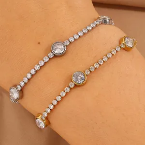 Bracelets tennis élégants en acier titane doré et argenté avec trois zircons ronds au poignet