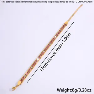 Vue détaillée du bracelet en acier doré avec cristaux roses et détails de longueur 17+5cm