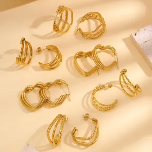 Orecchini in acciaio al titanio placcato oro con cuori e forme geometriche
