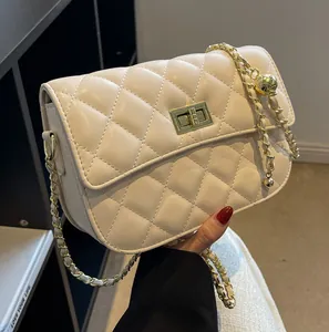 Vrouwen Doorgestikte Ketting Kleine Vierkante Crossbodytas PU Leer Met Metalen Bal Goud Hardware Elegante Mode Schoudertas