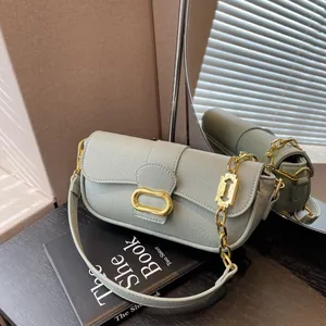 Bolso de Axila de Cuero PU de Grano de Lichi Vintage Moda Bolso de Hombro Con Cadena de Oro Colgante de Cuchilla Mujer