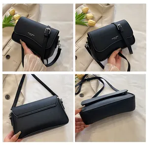Detailansicht der schwarzen Lederstruktur und Fashion Trend Aufdruck der Baguette-Tasche