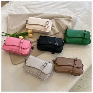 Detailansicht von Damen-Baguette-Taschen aus Leder mit Litschi-Muster in sechs Farben