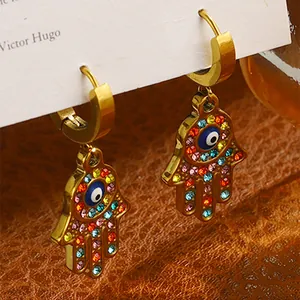Hamsa Hand Ohrhänger in Gold mit bunten Strasssteinen und blauem Auge der Fatima