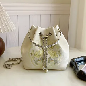 Borsa a Secchiello da Donna in Raso con Ricamo Floreale Stile Neo-Cinese Borsa a Tracolla Vintage con Catena e Coulisse di Künstliche Perle