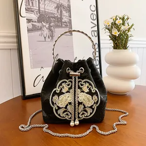 Borsa a secchiello ricamata stile cinese vintage con manico dorato e coulisse di perle