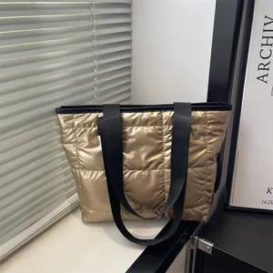 Bolso Tote Acolchado de Moda Para Mujer Bolso de Mano Acolchado Metálico Gran Capacidad Bolso de Hombro Para Uso Diario Otoño Invierno