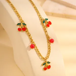 Collana in acciaio al titanio con ciondoli a ciliegia rossa e catena d'oro spessa