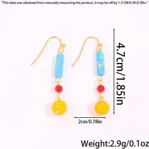 Vue détaillée de boucles d'oreilles en pierre bleue avec dimensions de 4,7 cm de hauteur