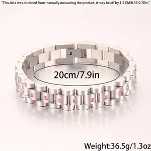 Foto macro de pulsera tipo reloj plateada con cristales rosas, peso 36,5g y largo 20cm