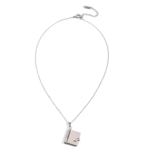 Collier médaillon enveloppe argentée avec pendentif ajouré cœur et note de musique