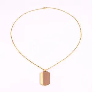 Collana minimalista in acciaio al titanio dorato con ciondolo rettangolare in legno