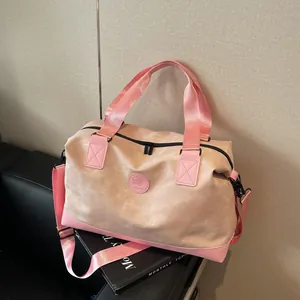 Grand sac de voyage beige et rose avec poignées et bandoulière réglable