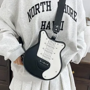 Borsa a Tracolla da Donna Creativa a Forma di Chitarra Elettrica Novità in Pelle PU Colore a Contrasto con Borchie e Tracolla Larga