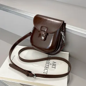Borsa a Tracolla Vintage in Pelle PU Lucida per Donna Piccola Borsa Quadrata a Patta Sella Borsa per Cellulare Moda Quotidiana