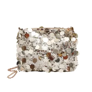 Borsa a tracolla con paillettes argento e catena dorata per feste ed eventi serali